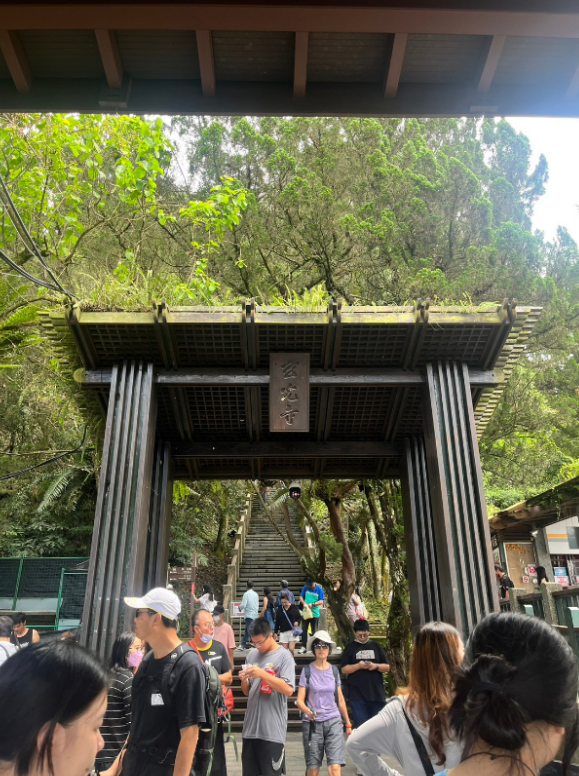 Enjoy the Peace of the Lungshan Temple